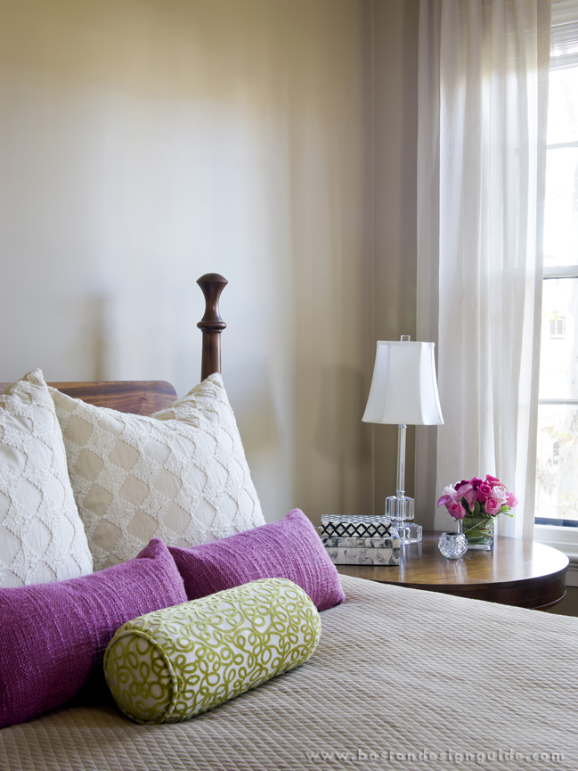 LDa Architecture & Interiors uses Pantone Color of the Year Radiant Orchid as an accent color. 