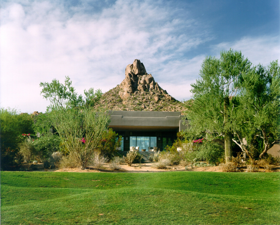 Scottsdale House by Morehouse MacDonald and Associates