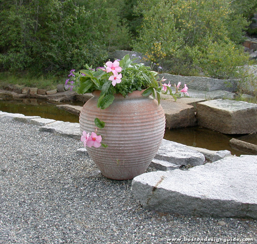 Luna Urn, handcrafted in concrete and steel, by Lunaform