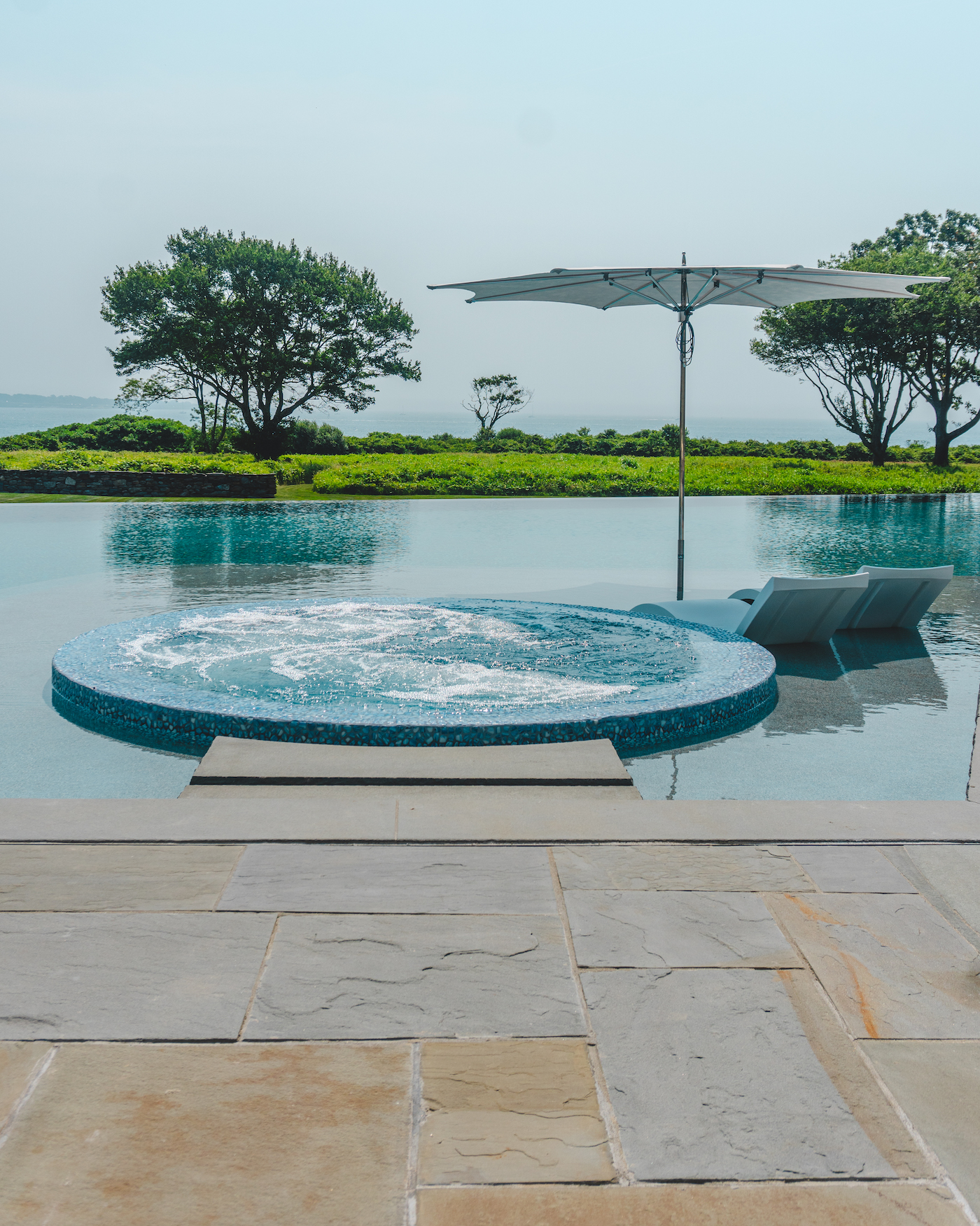 Pool Design, Infinity Pool, Sun Shelf Seating, Integrated Spa, Landscape Creations